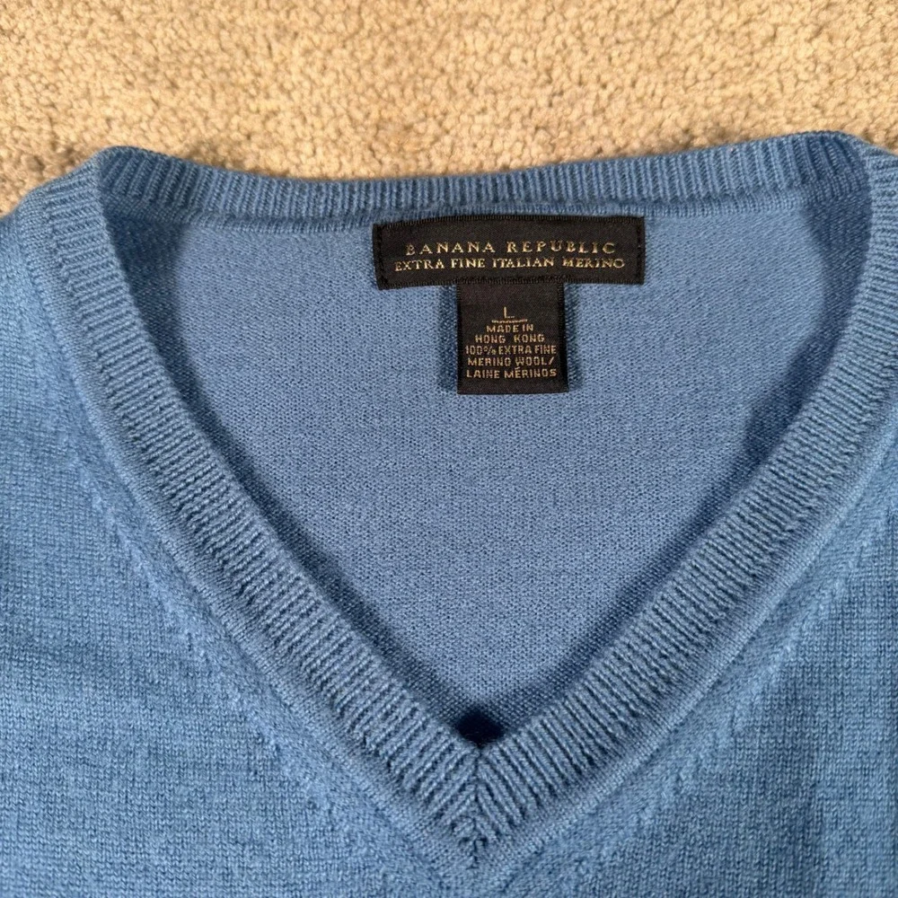Banana Republic V-Neck Sweater Mens L Blue‎ Extra Fine Italian Merino Wool READ